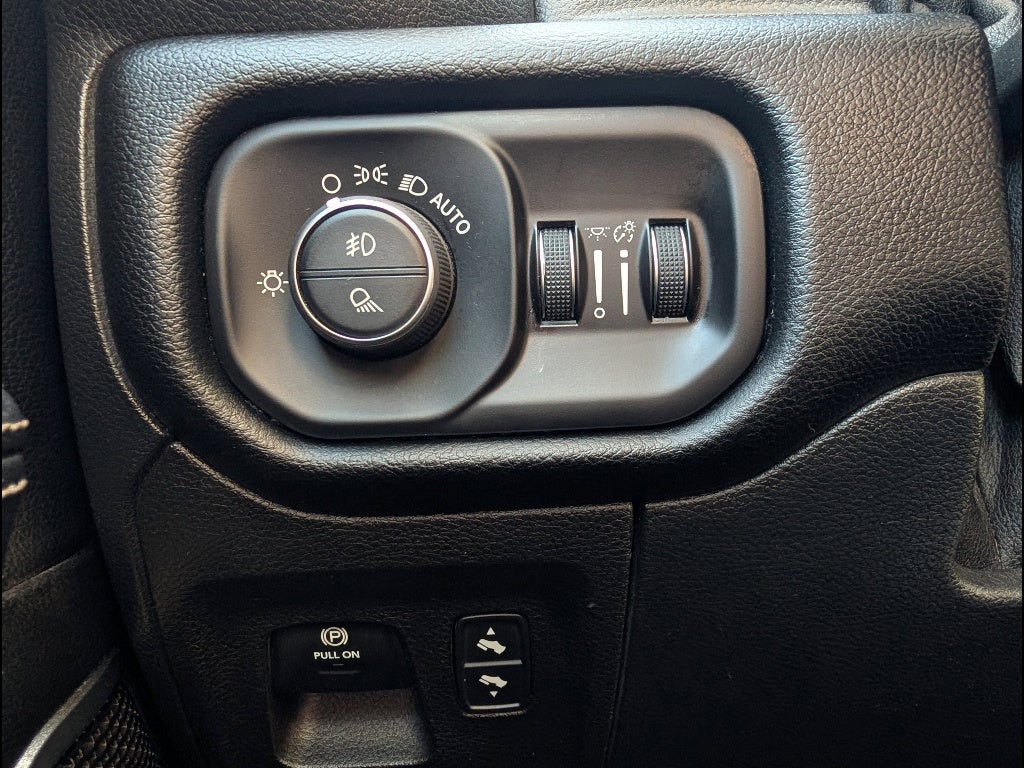 2022 RAM 1500 Laramie Crew Cab 4x4 5'7" Box