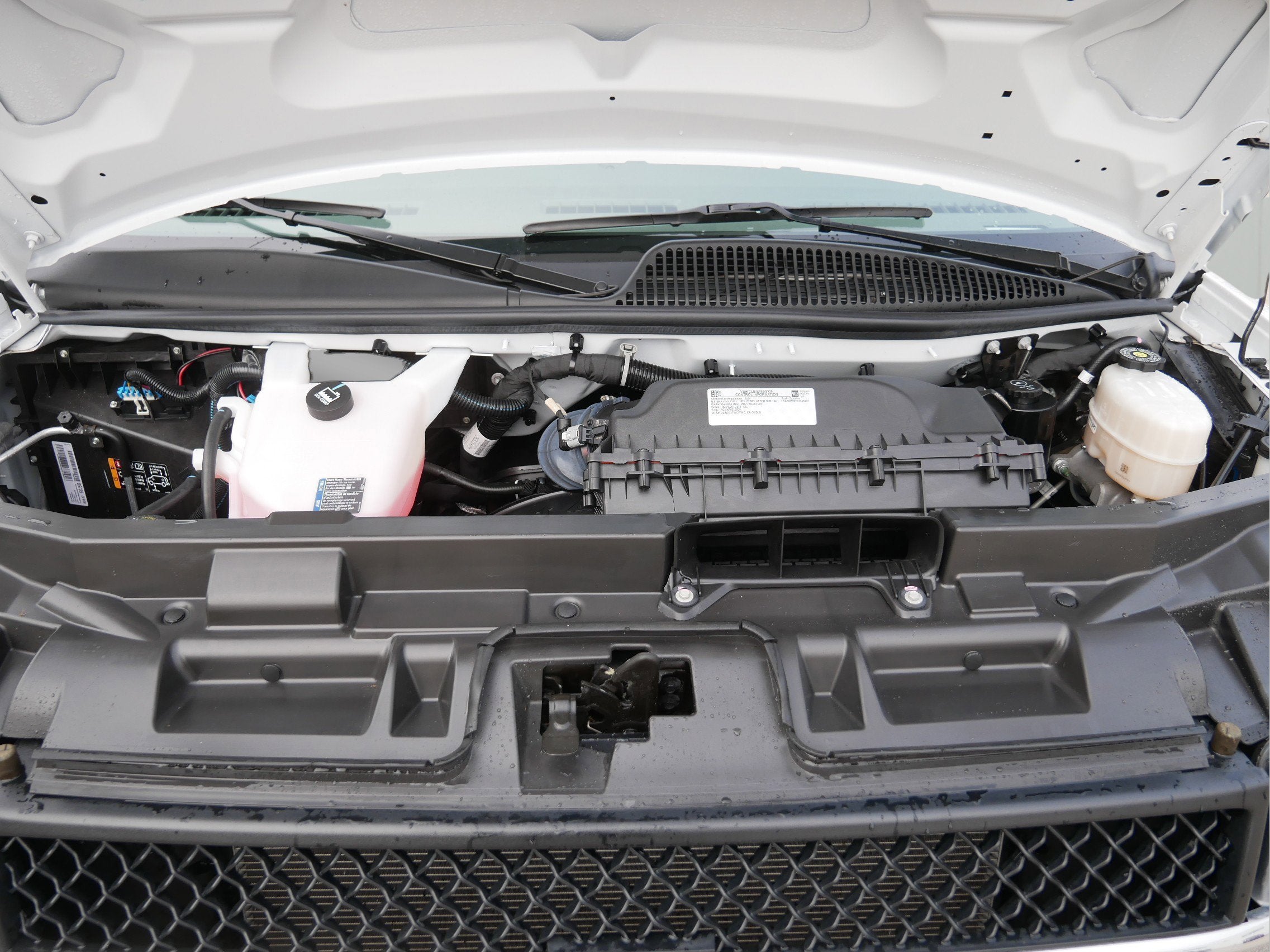 2024 Chevrolet Express Passenger 3500 1LT