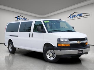 2024 Chevrolet Express Passenger 3500 1LT