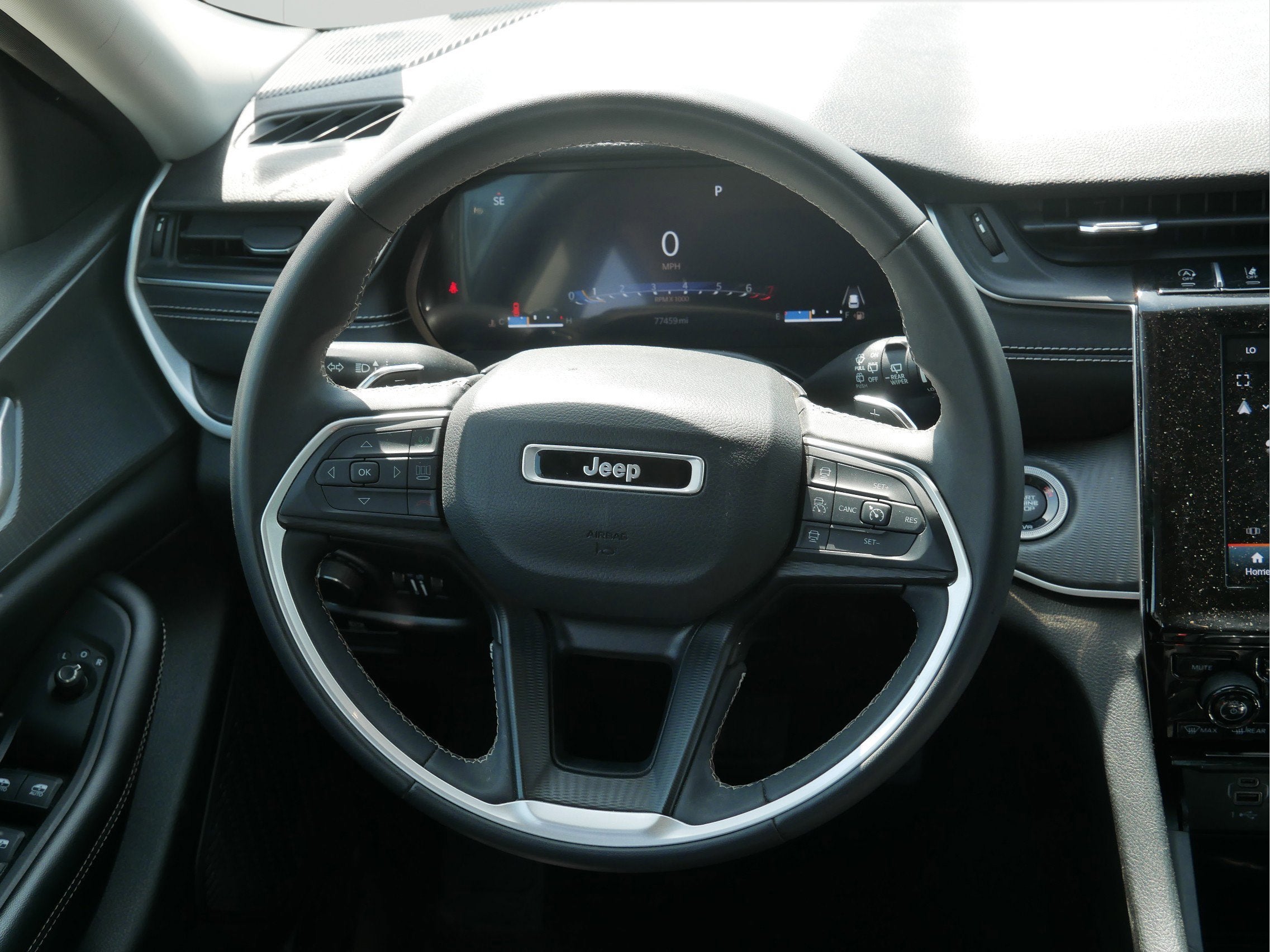 2023 Jeep Grand Cherokee L Laredo 4x4