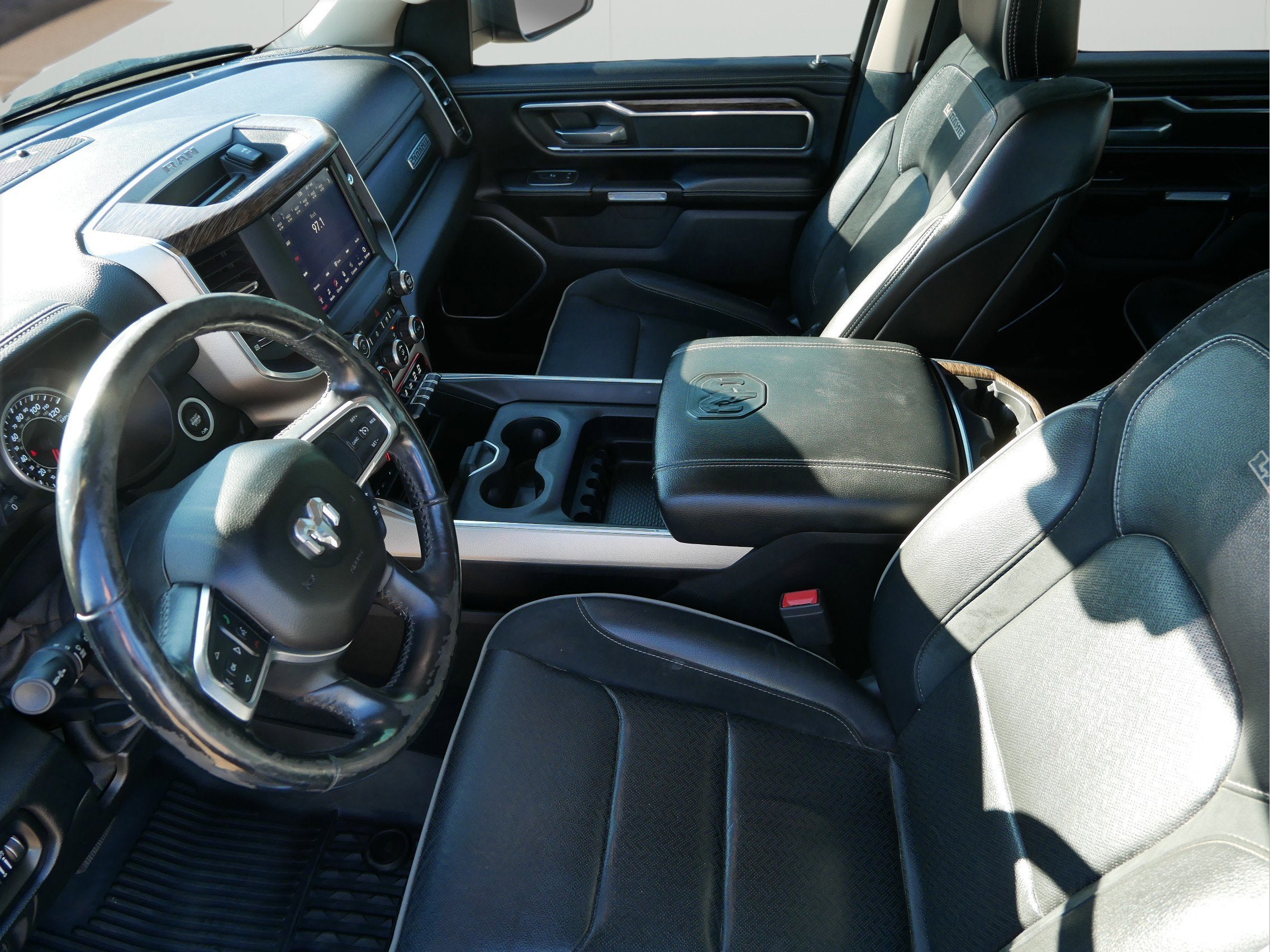 2019 RAM 1500 Laramie Crew Cab 4x4 5'7" Box