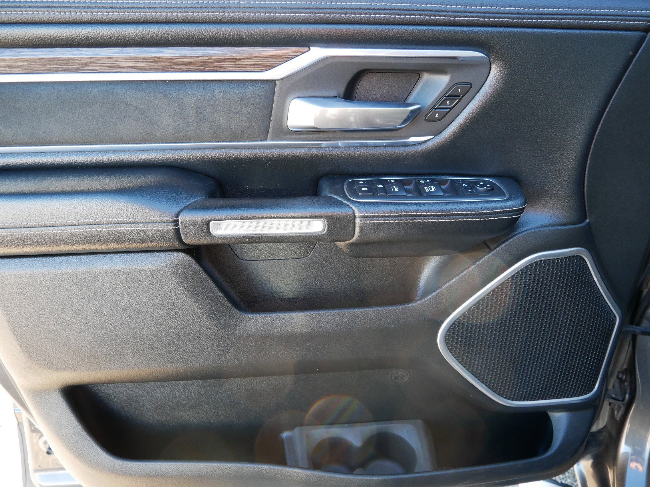 2019 RAM 1500 Laramie Crew Cab 4x4 5'7" Box