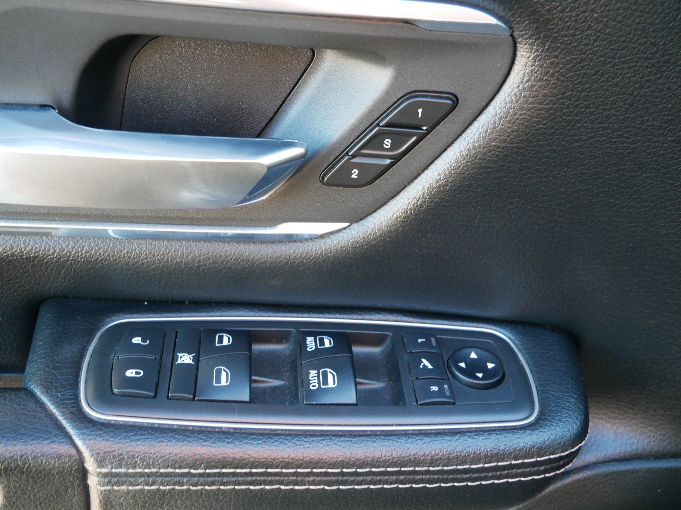 2019 RAM 1500 Laramie Crew Cab 4x4 5'7" Box