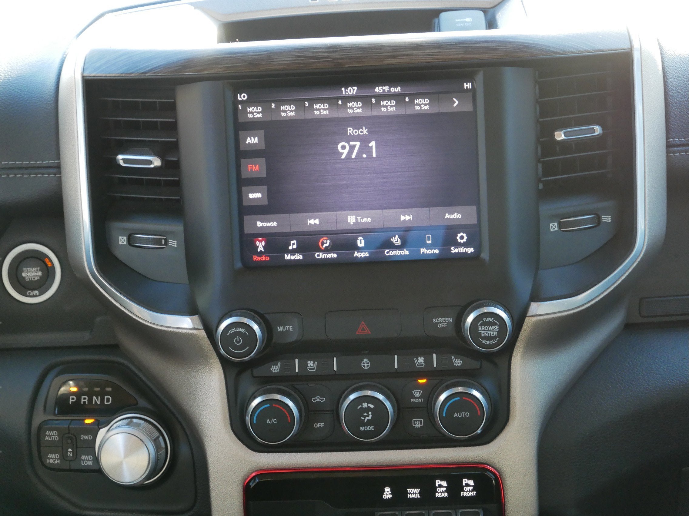 2019 RAM 1500 Laramie Crew Cab 4x4 5'7" Box