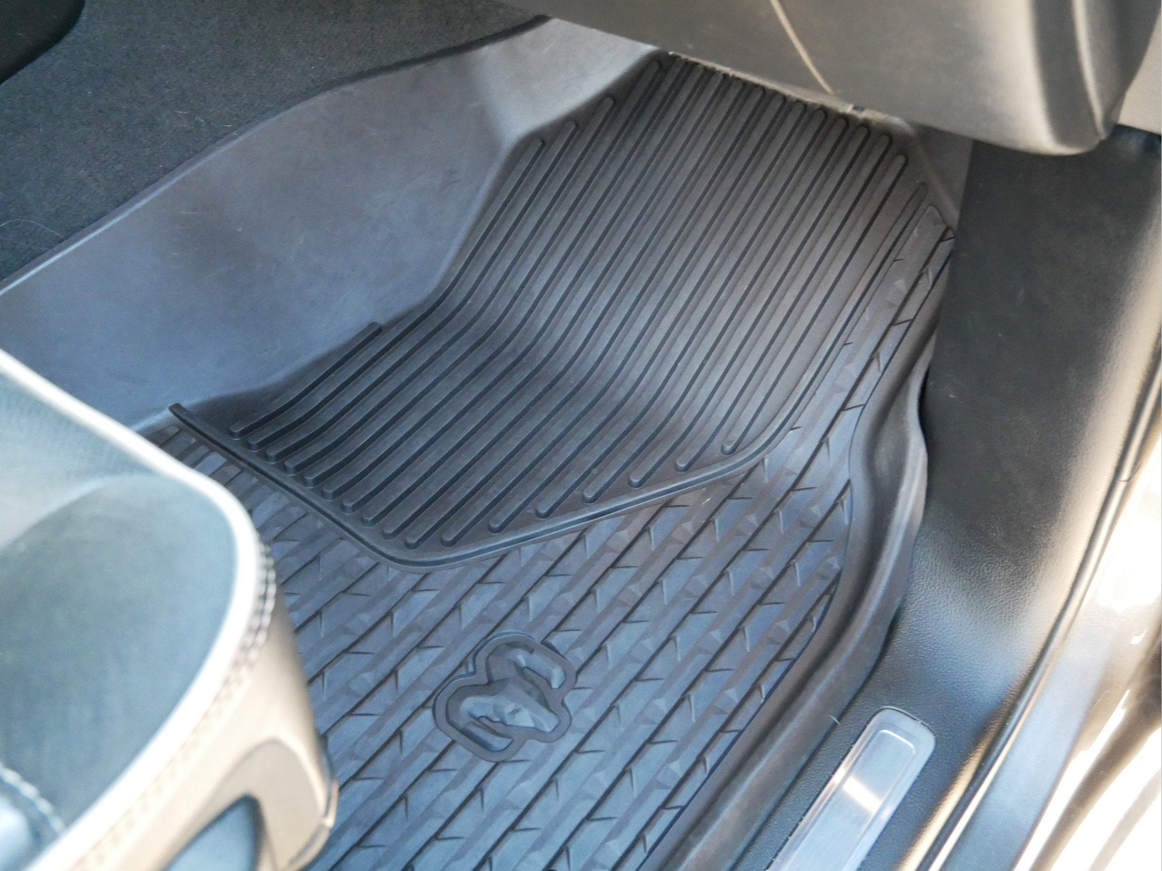 2019 RAM 1500 Laramie Crew Cab 4x4 5'7" Box