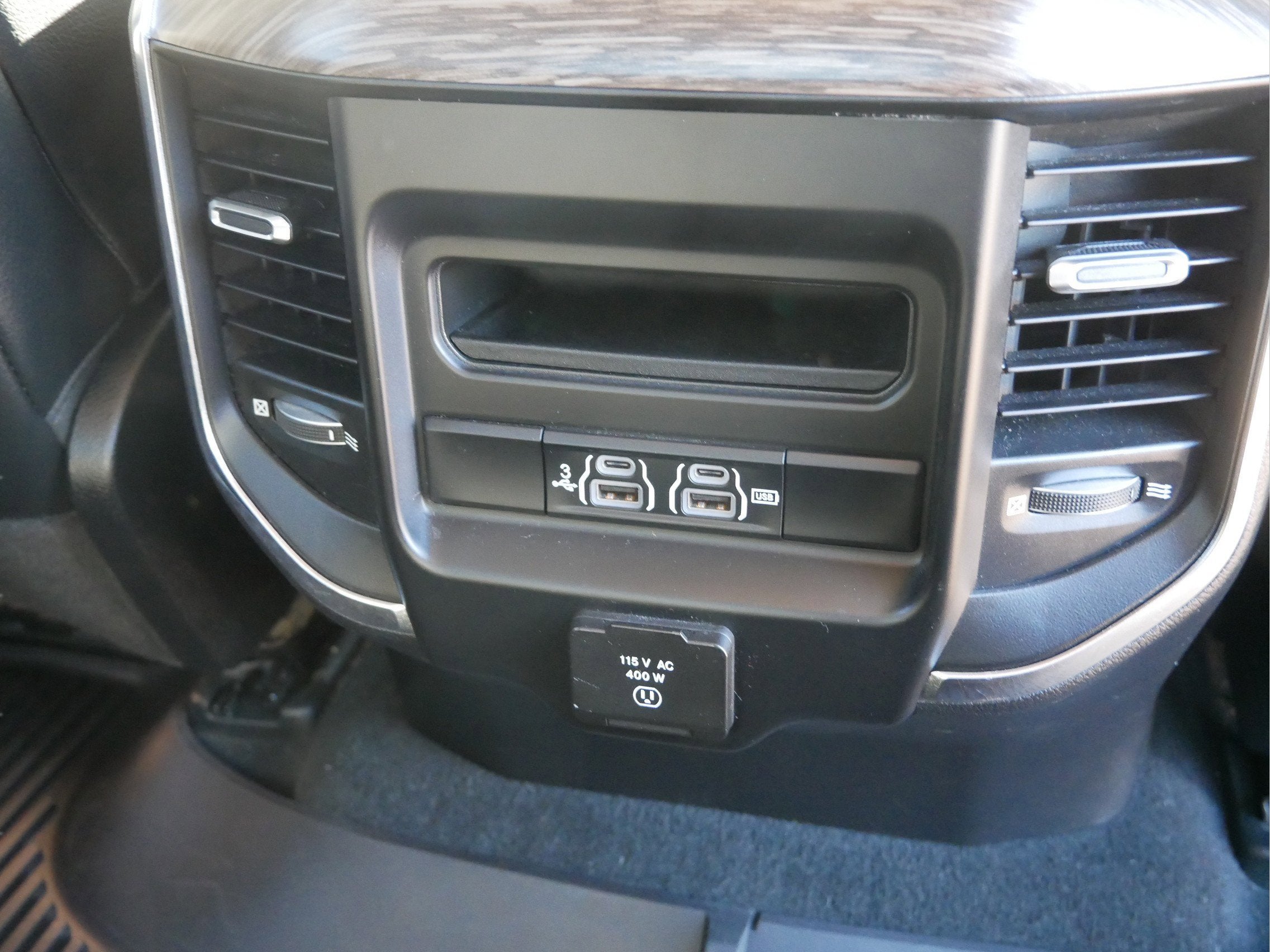 2019 RAM 1500 Laramie Crew Cab 4x4 5'7" Box