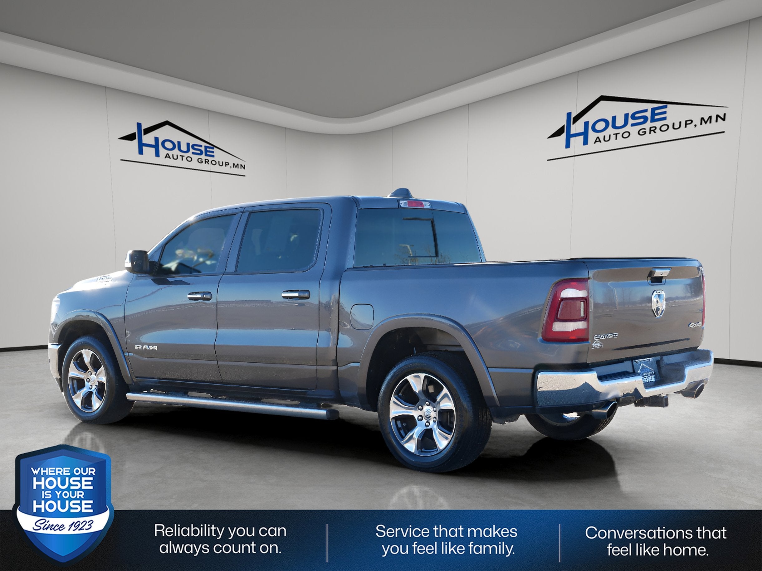 2019 RAM 1500 Laramie Crew Cab 4x4 5'7" Box