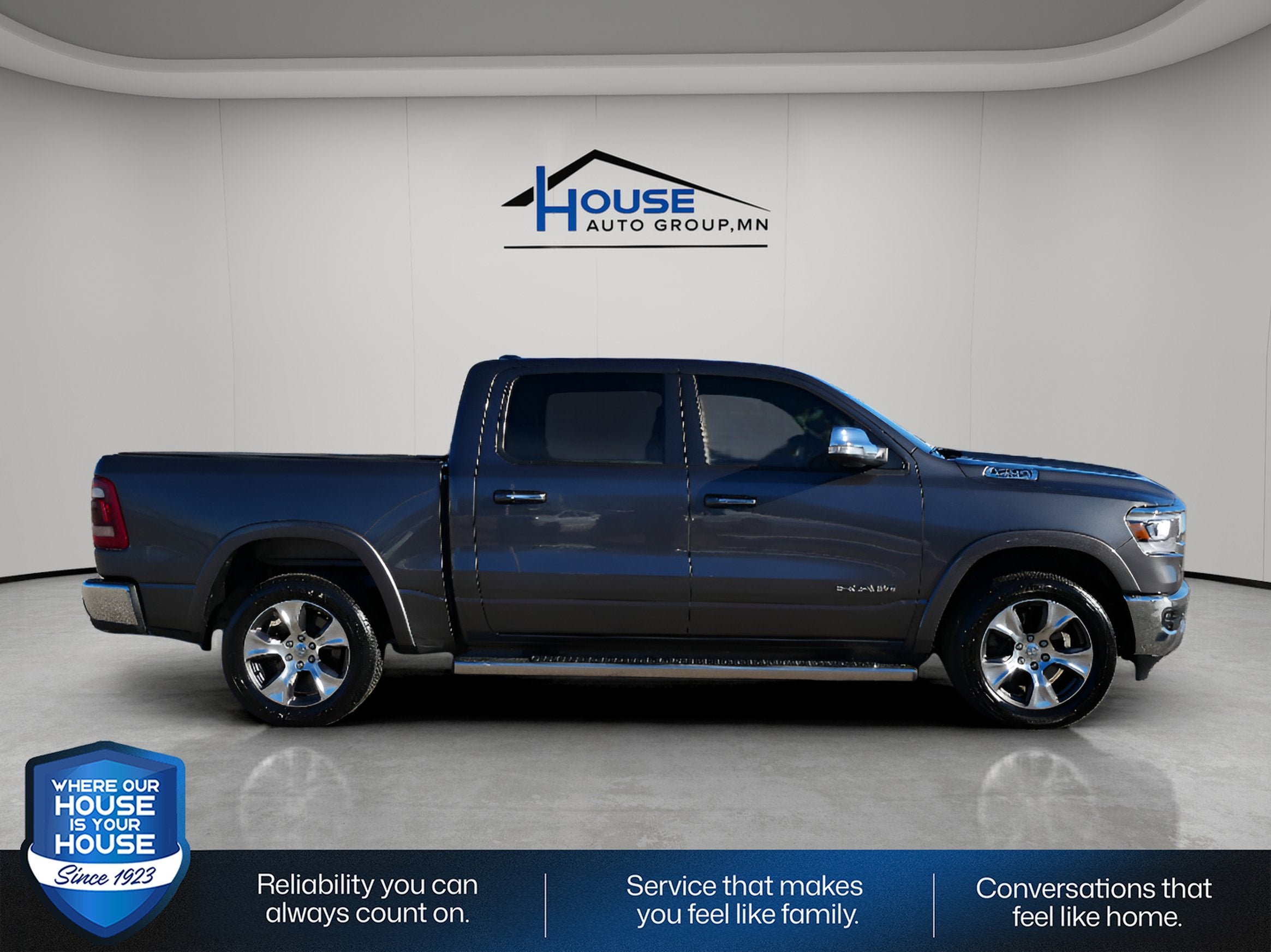 2019 RAM 1500 Laramie Crew Cab 4x4 5'7" Box