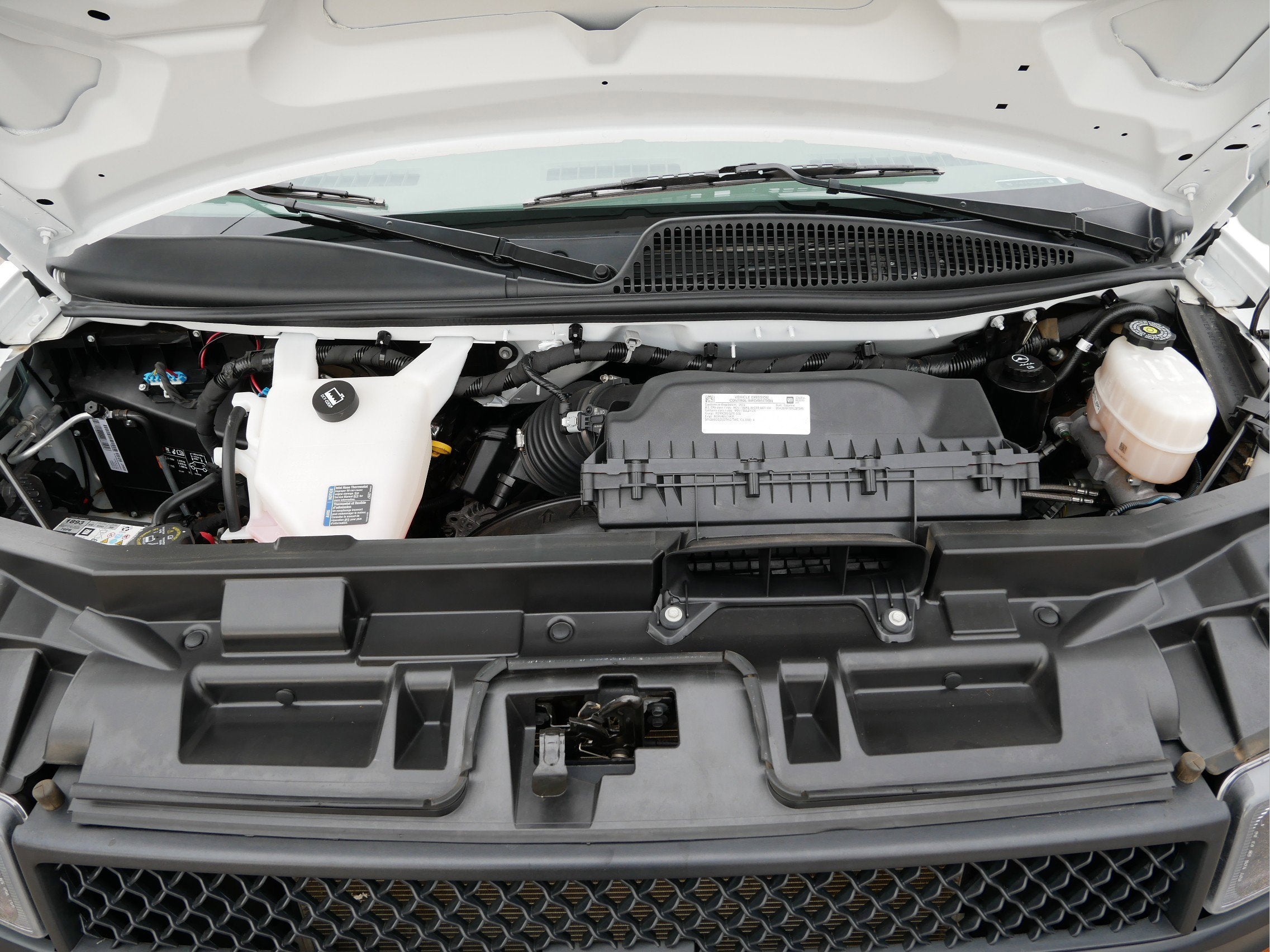 2024 Chevrolet Express Passenger 3500 1LS