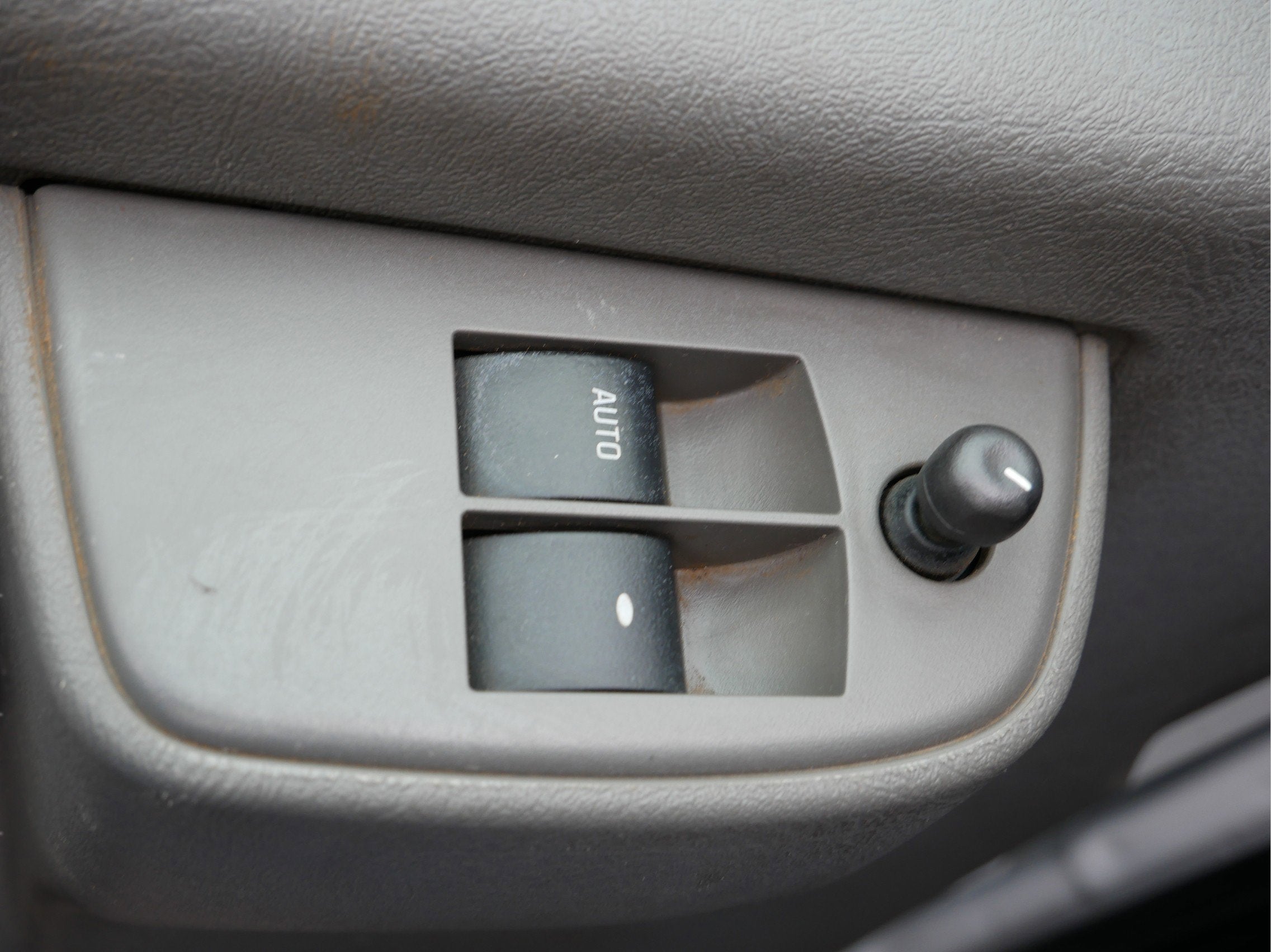 2024 Chevrolet Express Passenger 3500 1LS