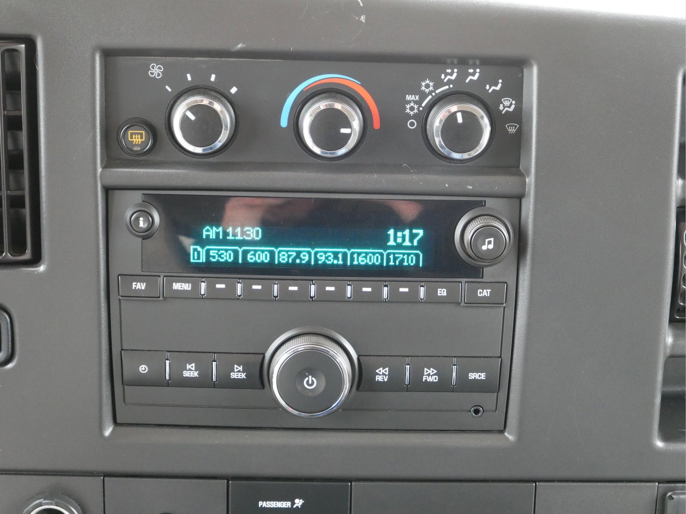 2024 Chevrolet Express Passenger 3500 1LS