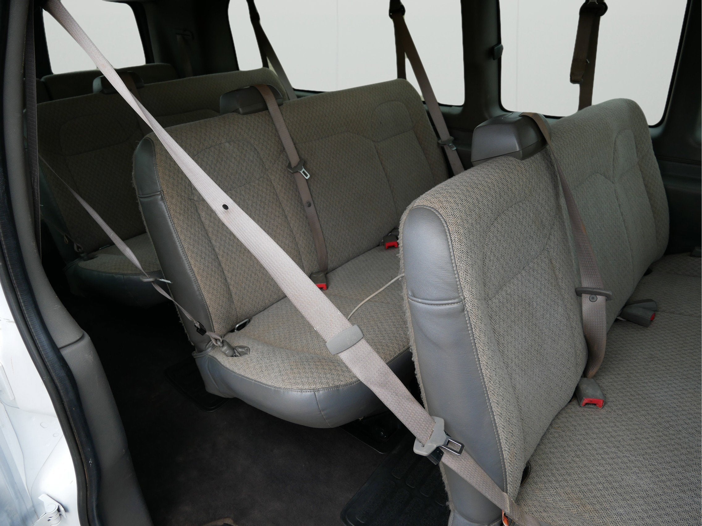 2024 Chevrolet Express Passenger 3500 1LS