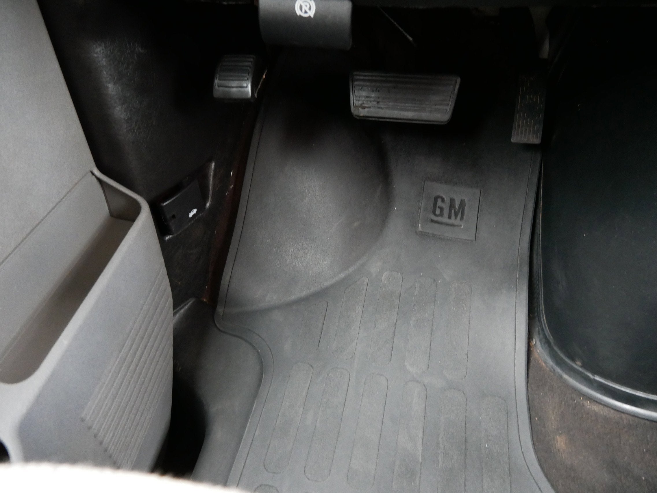 2024 Chevrolet Express Passenger 3500 1LS