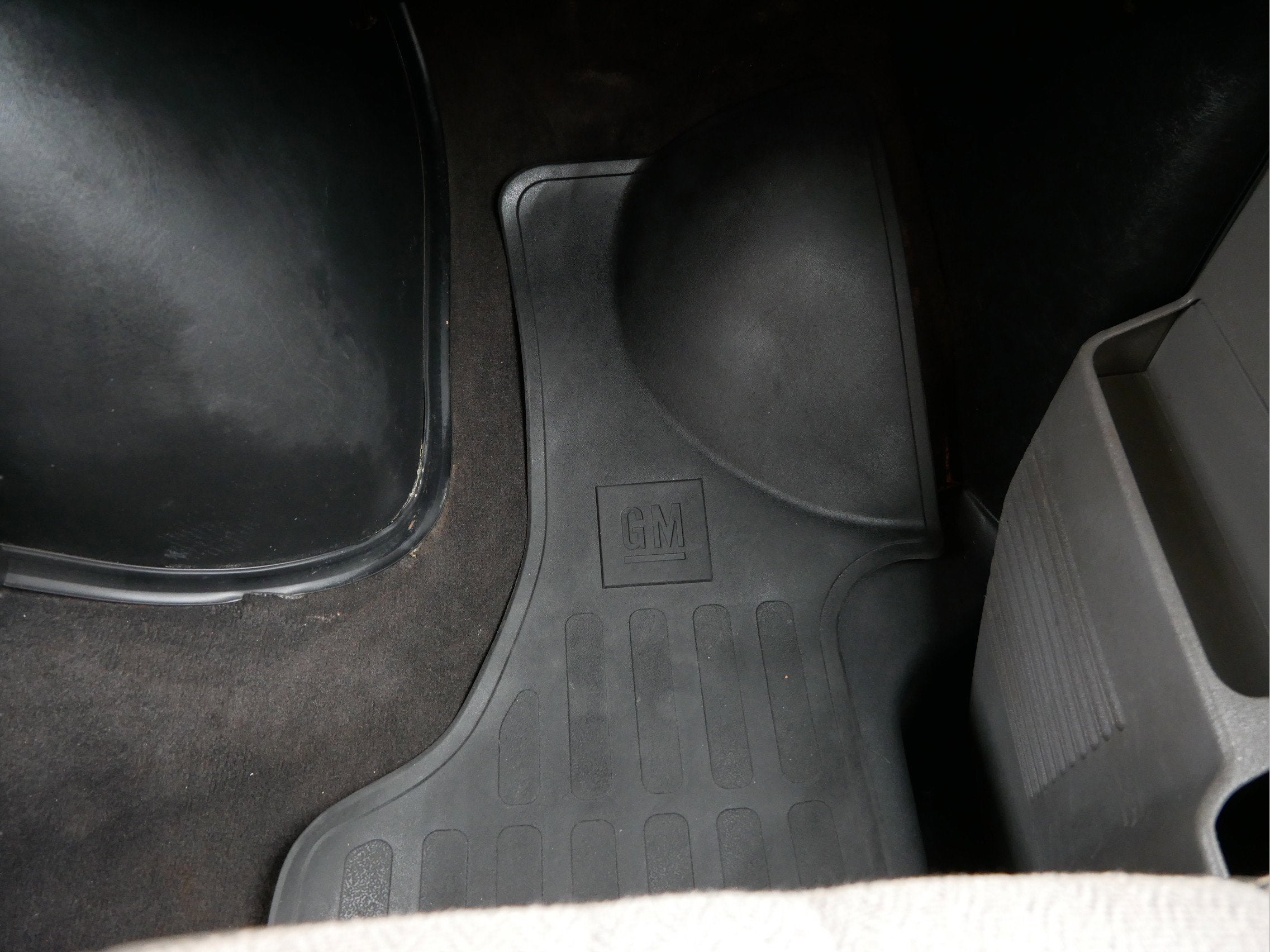 2024 Chevrolet Express Passenger 3500 1LS