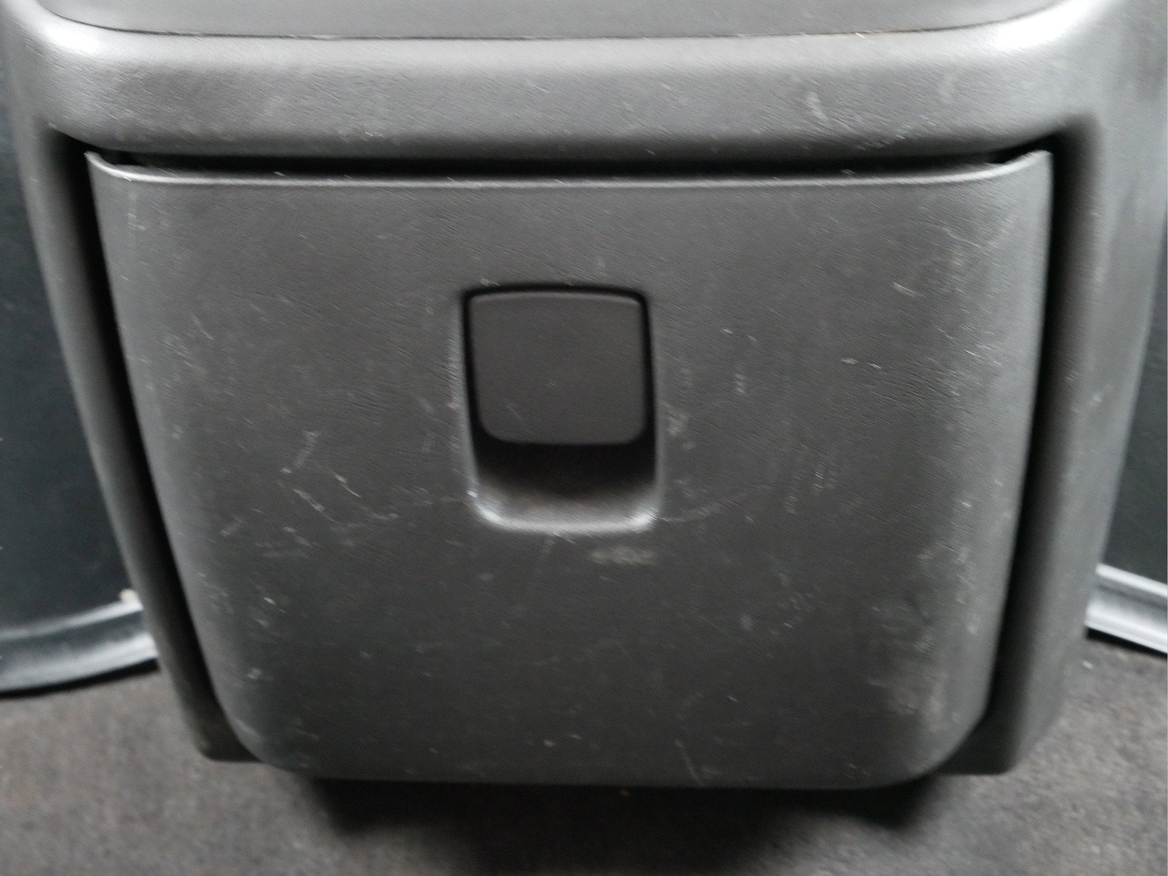 2024 Chevrolet Express Passenger 3500 1LS