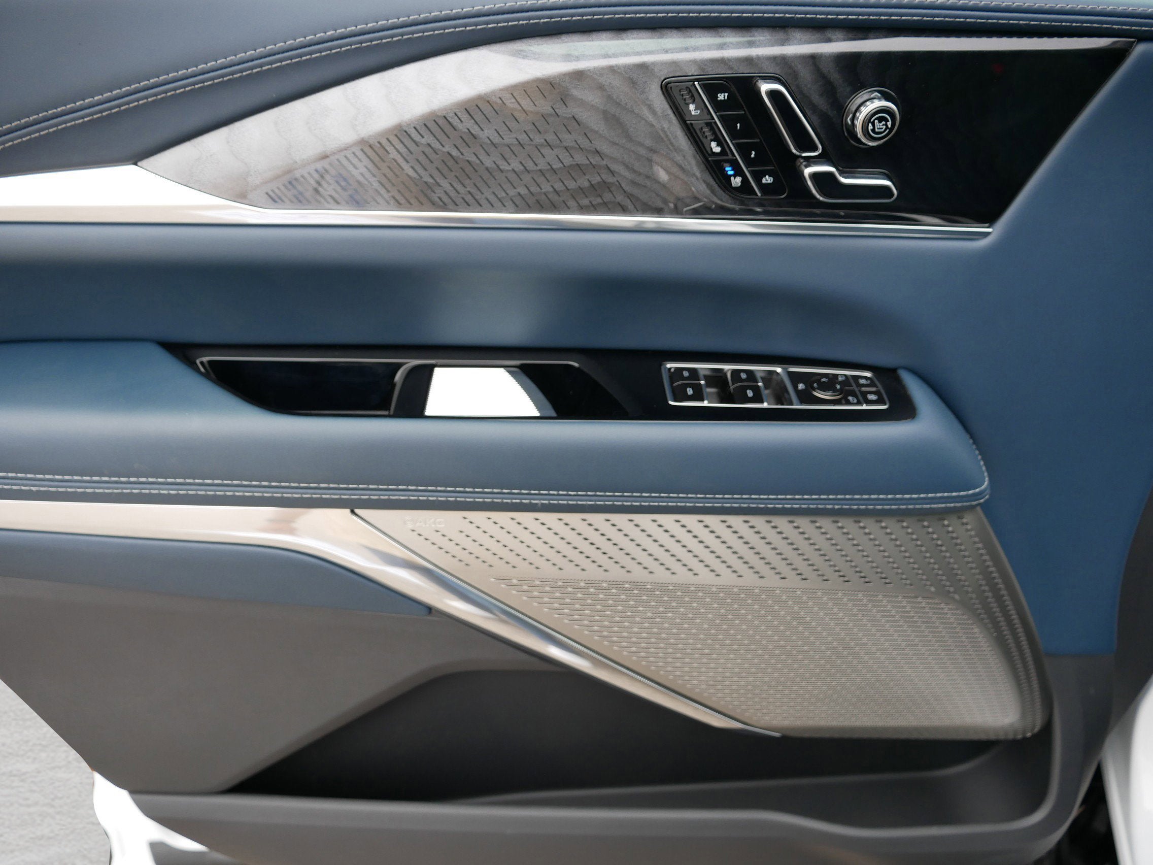 2025 Cadillac ESCALADE IQ Sport 2