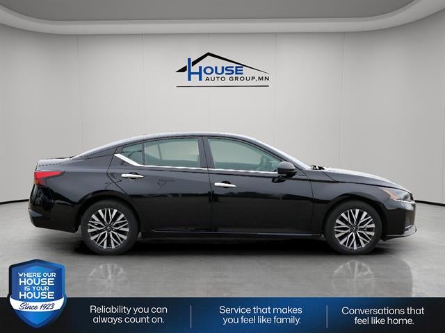 2025 Nissan Altima Base