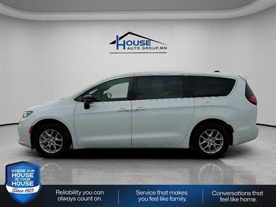 2025 Chrysler Pacifica Select