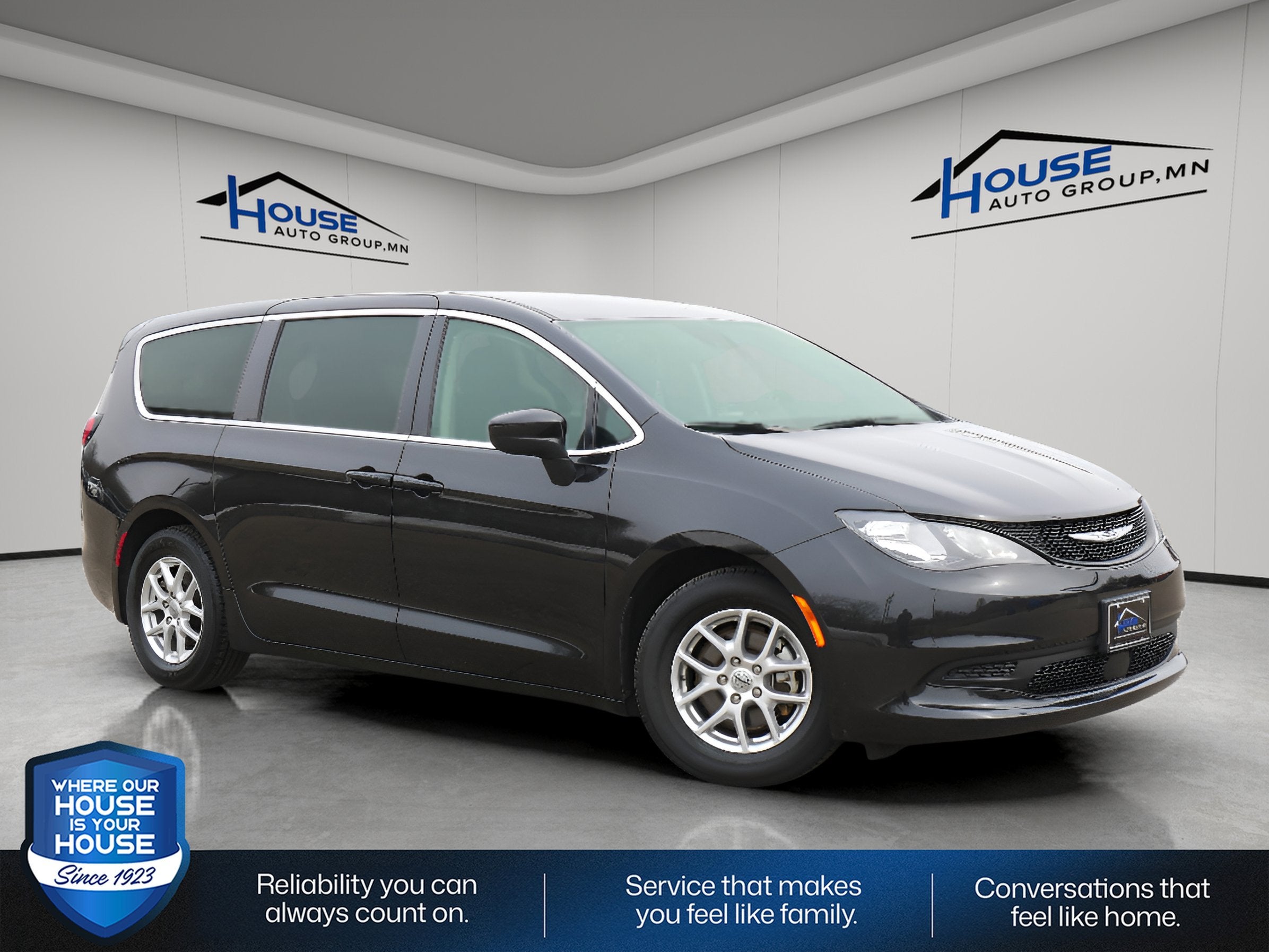 2023 Chrysler Voyager LX