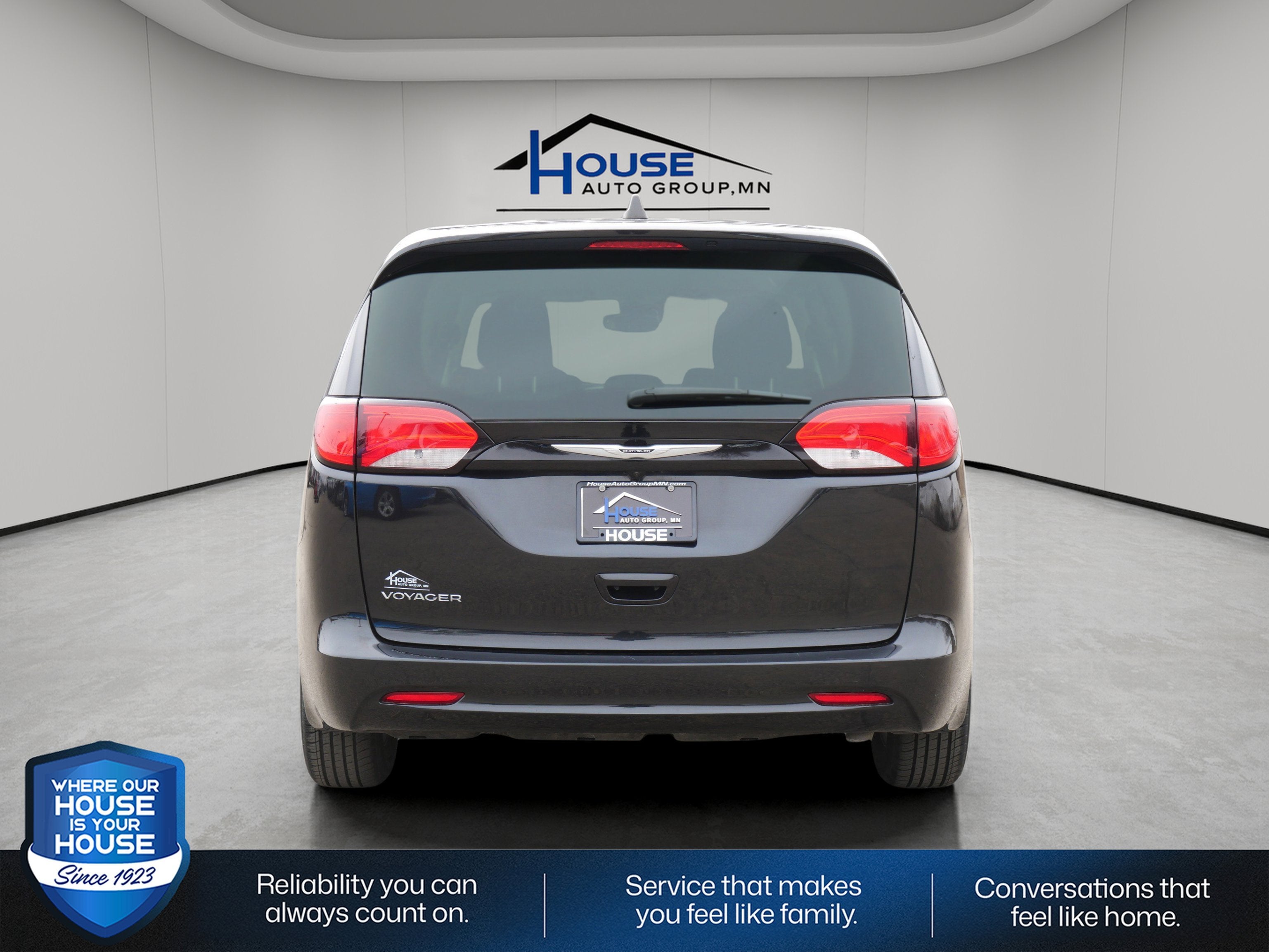 2023 Chrysler Voyager LX