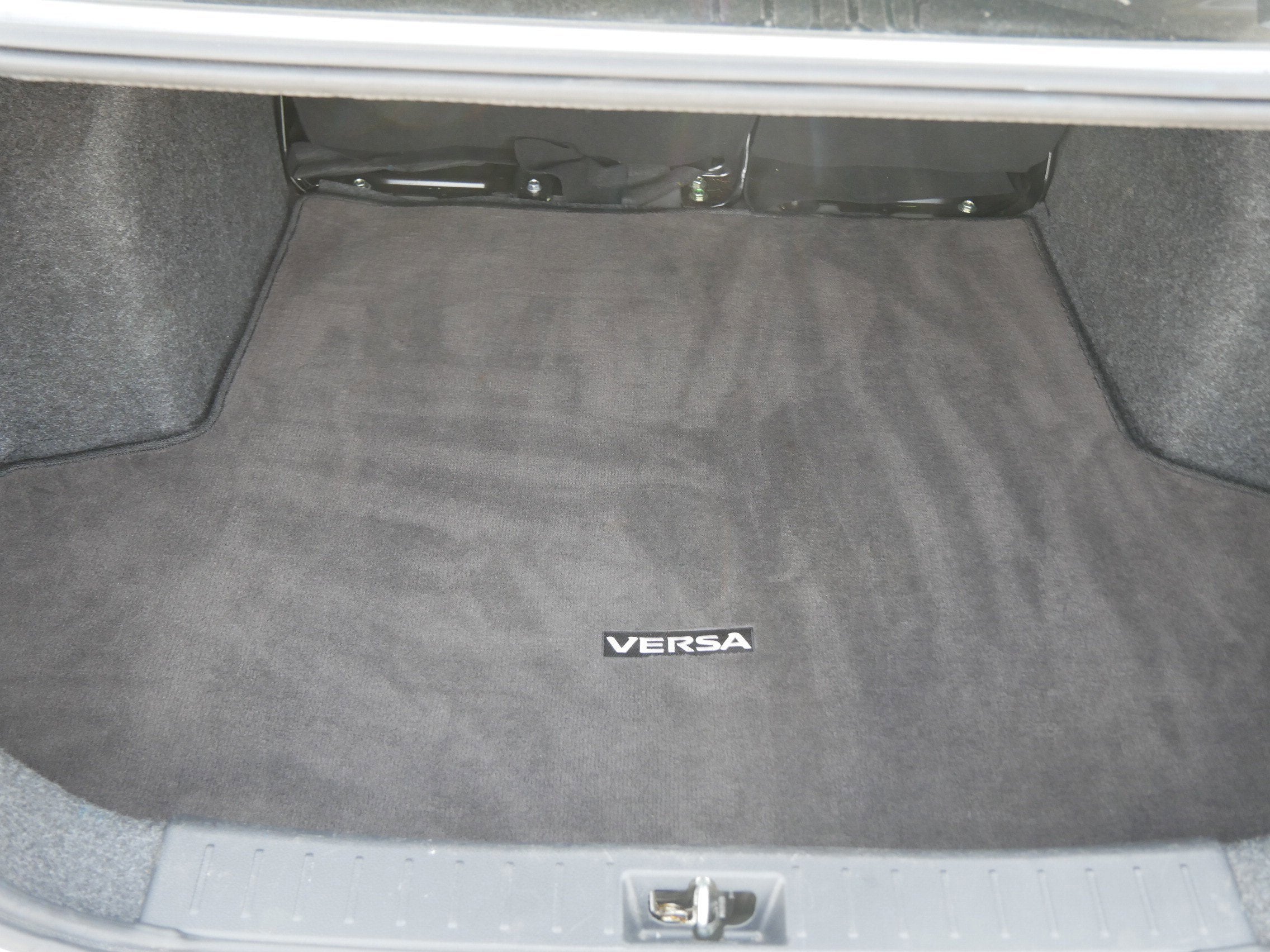 2023 Nissan Versa SV