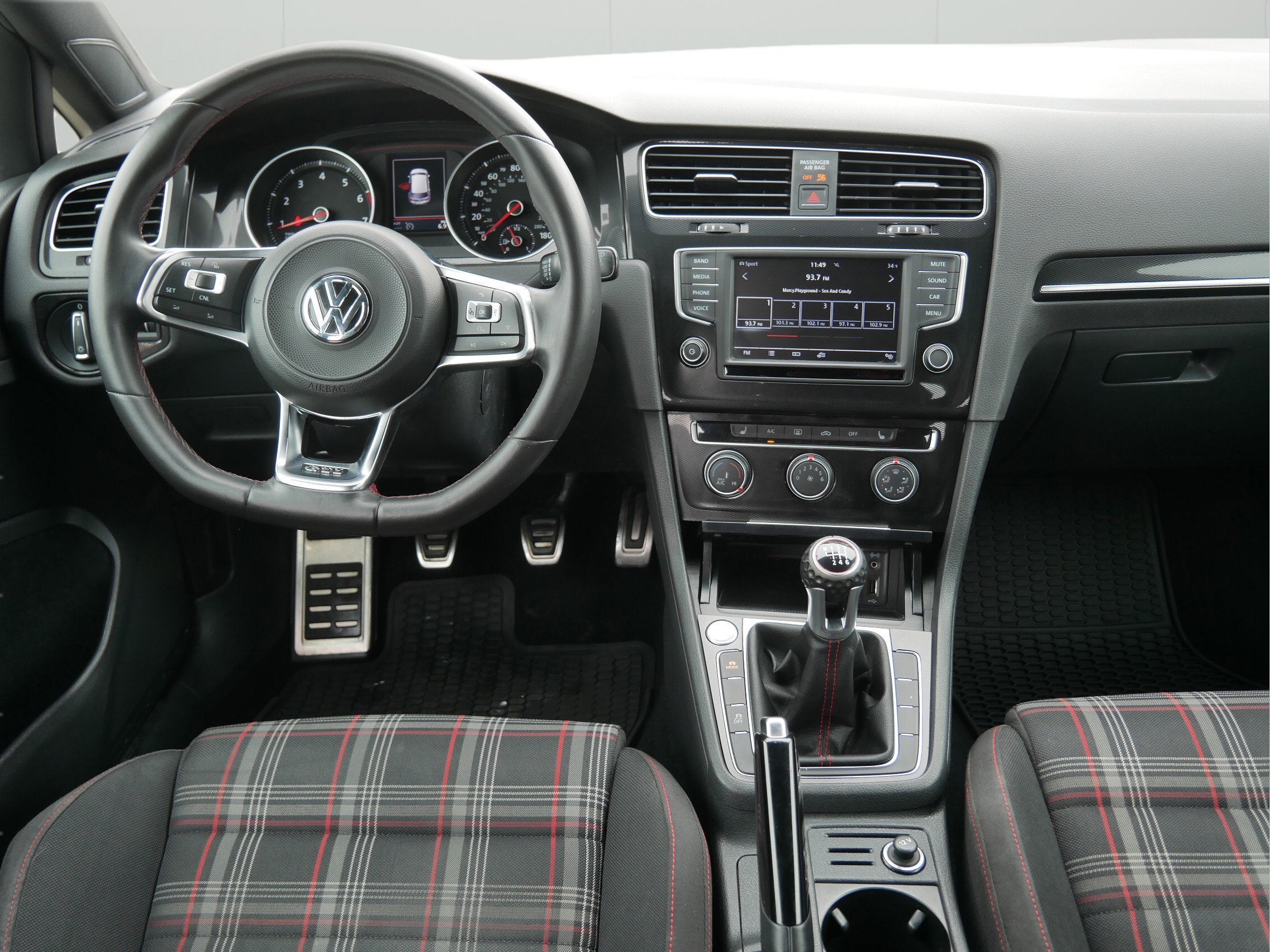 2017 Volkswagen Golf GTI Sport