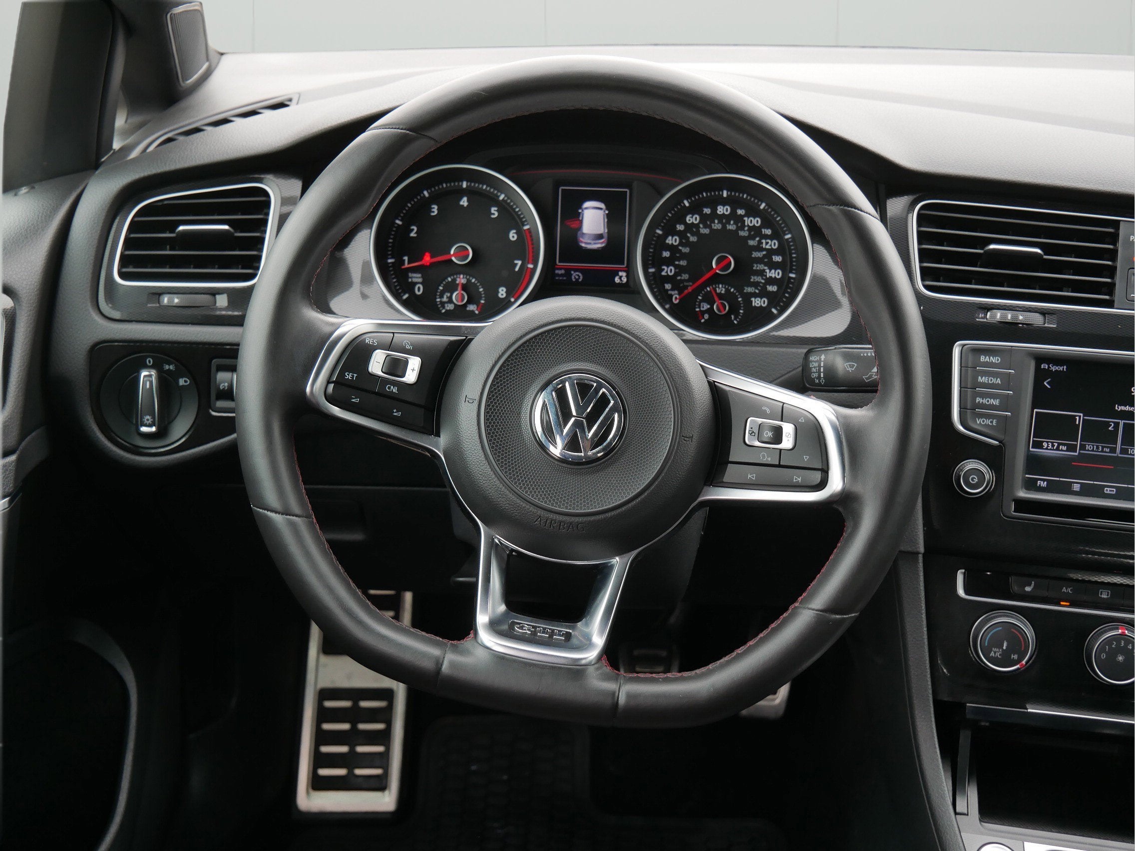 2017 Volkswagen Golf GTI Sport