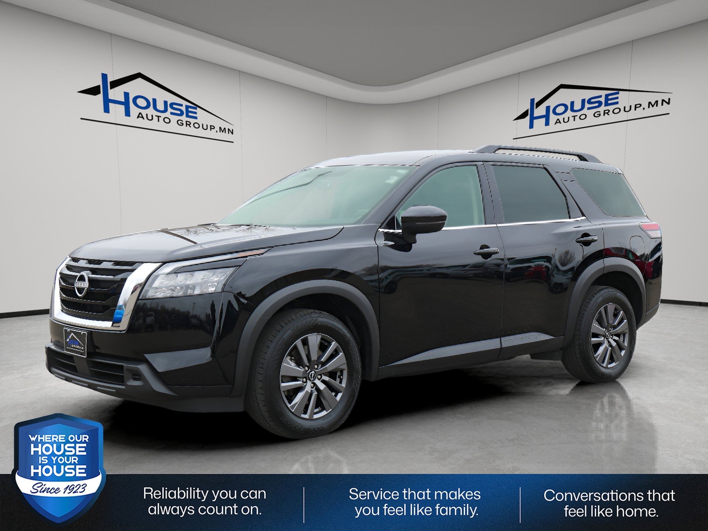 2025 Nissan Pathfinder SV