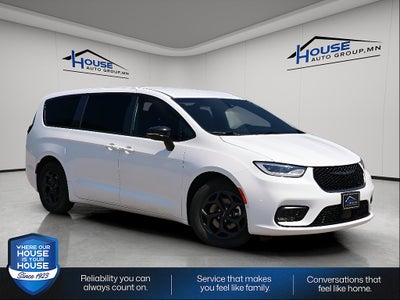 2024 Chrysler Pacifica S Appearance