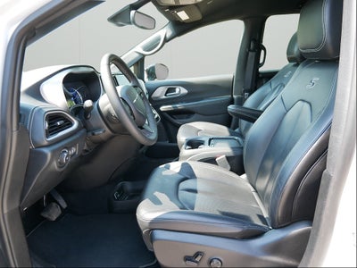 2024 Chrysler Pacifica S Appearance