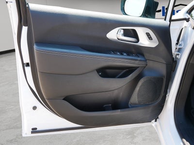 2024 Chrysler Pacifica S Appearance